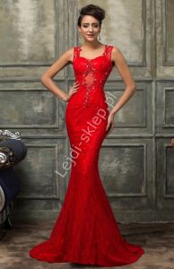 Czerwona długa suknia z koronki
