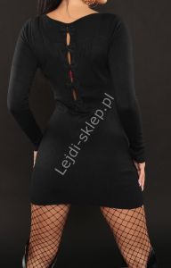 Czarna dzianinowa sukienka z kokardkami na plecach
