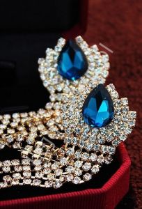 Kolczyki z niebieskim kryształem | wieczorowe kolczyki, biżuteria wieczorowa