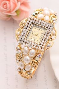 Biżuteryjny zegarek z perłami | zegarek ślubny